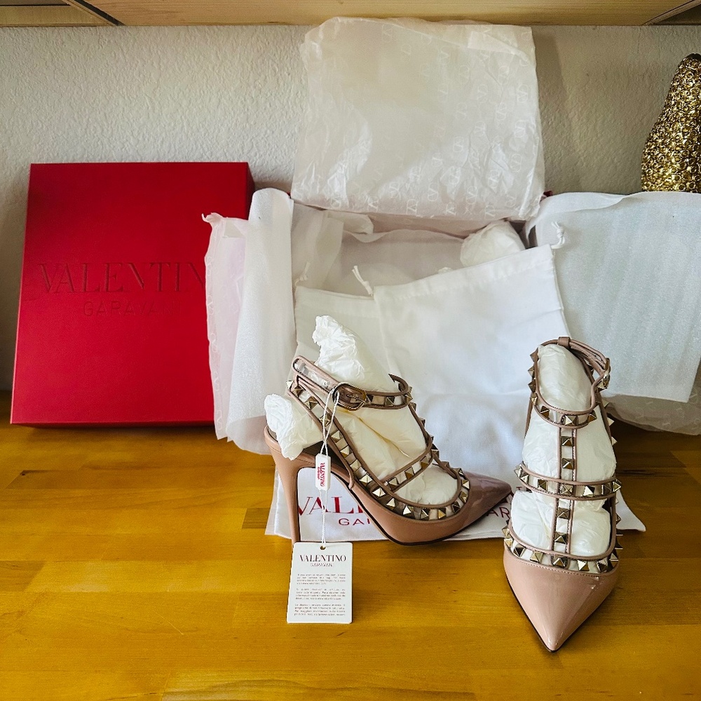 Authentic Valentino Garavani rock stud Pumps